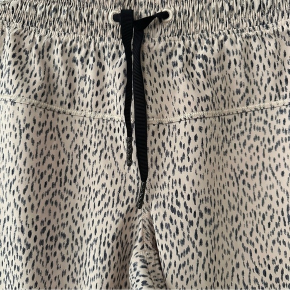 🌸2/$25 Lululemon Black Blush Step Lively Crop Dottie Dash Grain - Picture 11 of 11